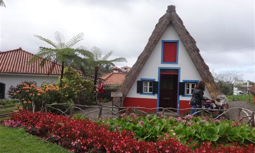 Madeira - květinová a turistická - Santana