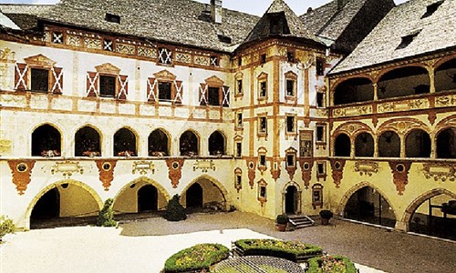 To nejlespší z Tyrolska a květinové korzo - zámek Tratzberg