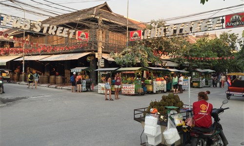 Angkor Wat a koupání v Kambodže - Siem Reap - Pub street