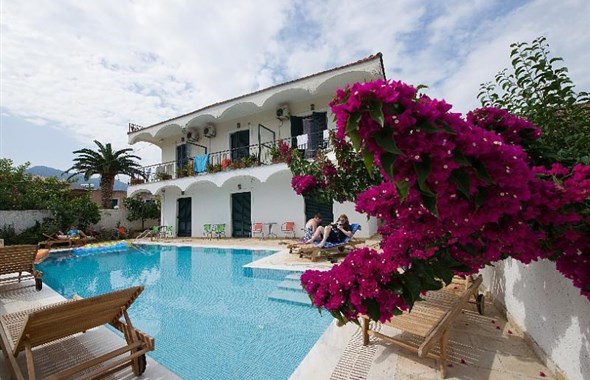 Hotel Marie**+