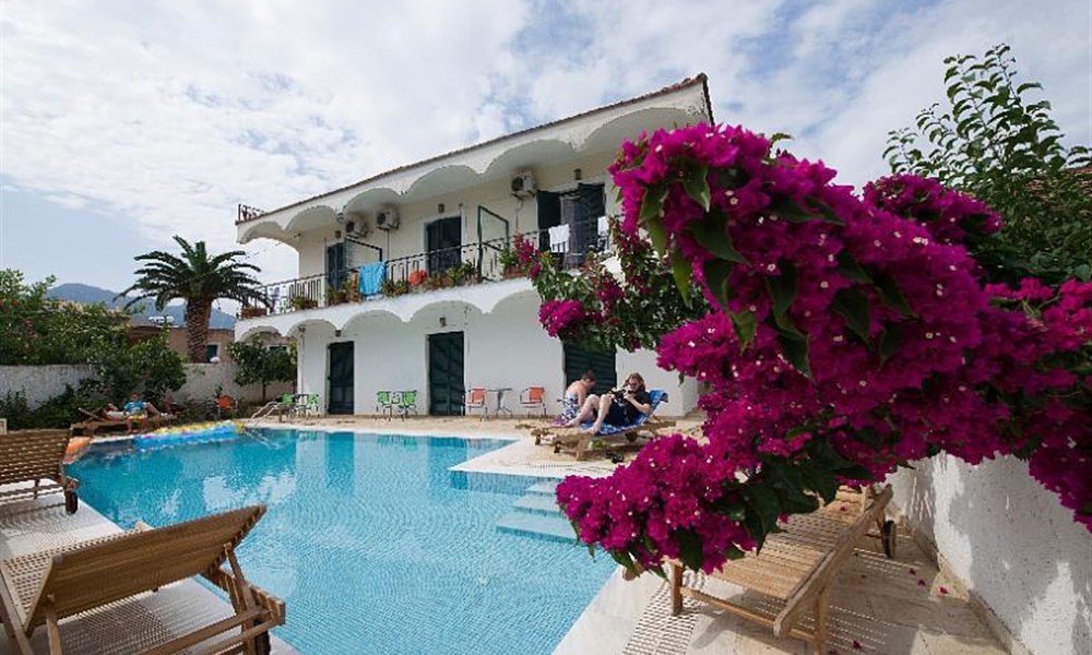 Hotel Marie**+