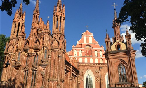 Litva, Lotyšsko, Estonsko - letecky - Litva - Vilnius, kostel sv. Anny