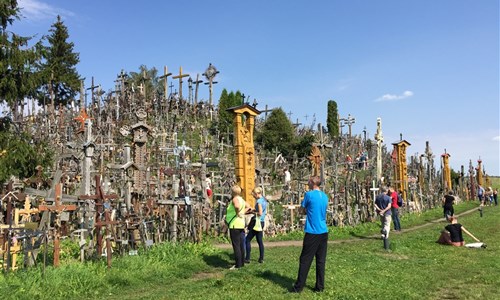 To nejlepší z Pobaltí letecky z Vídně - Litva - Šiauliai, vrch křížů