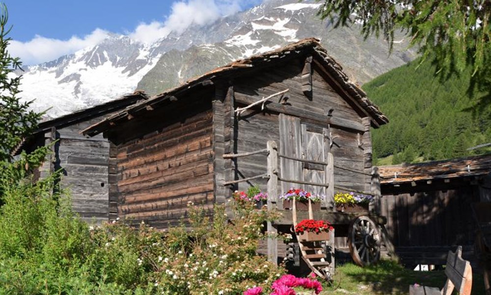 Saas Tall - údolí čtyřtisícovek a Matterhorn s kartou na lanovky