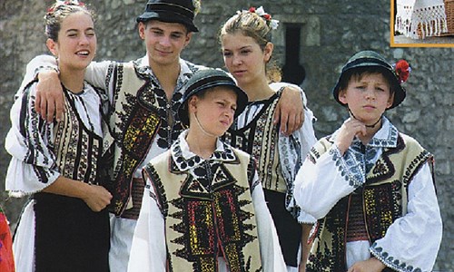 Rumunsko, za perlami Transylvánie - Tradiční kroj