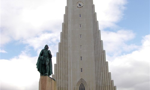 Island - mezi ledovci, sopkami a horkými prameny - Island, Reykjavík - katedrála Hallgrímskirk​ja