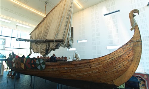 Krásy Islandu s turistikou - Island, muzeum Vikingský svět - dokonalá replika vikingkého drakaru