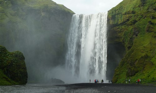 Krásy Islandu s turistikou - Island, vodopád Skogafoss, jižní pobřeží