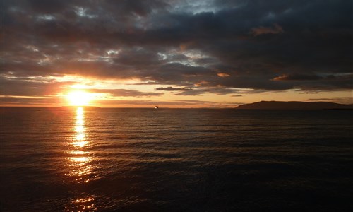 Krásy Islandu s turistikou - Island, západ slunce v Reykjavíku