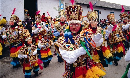 Peru od A do Z - Peru - tanečníci v Cuscu