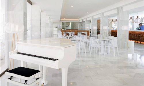 Hotel Mar Senses**** - Mar Senses salón s klavírem
