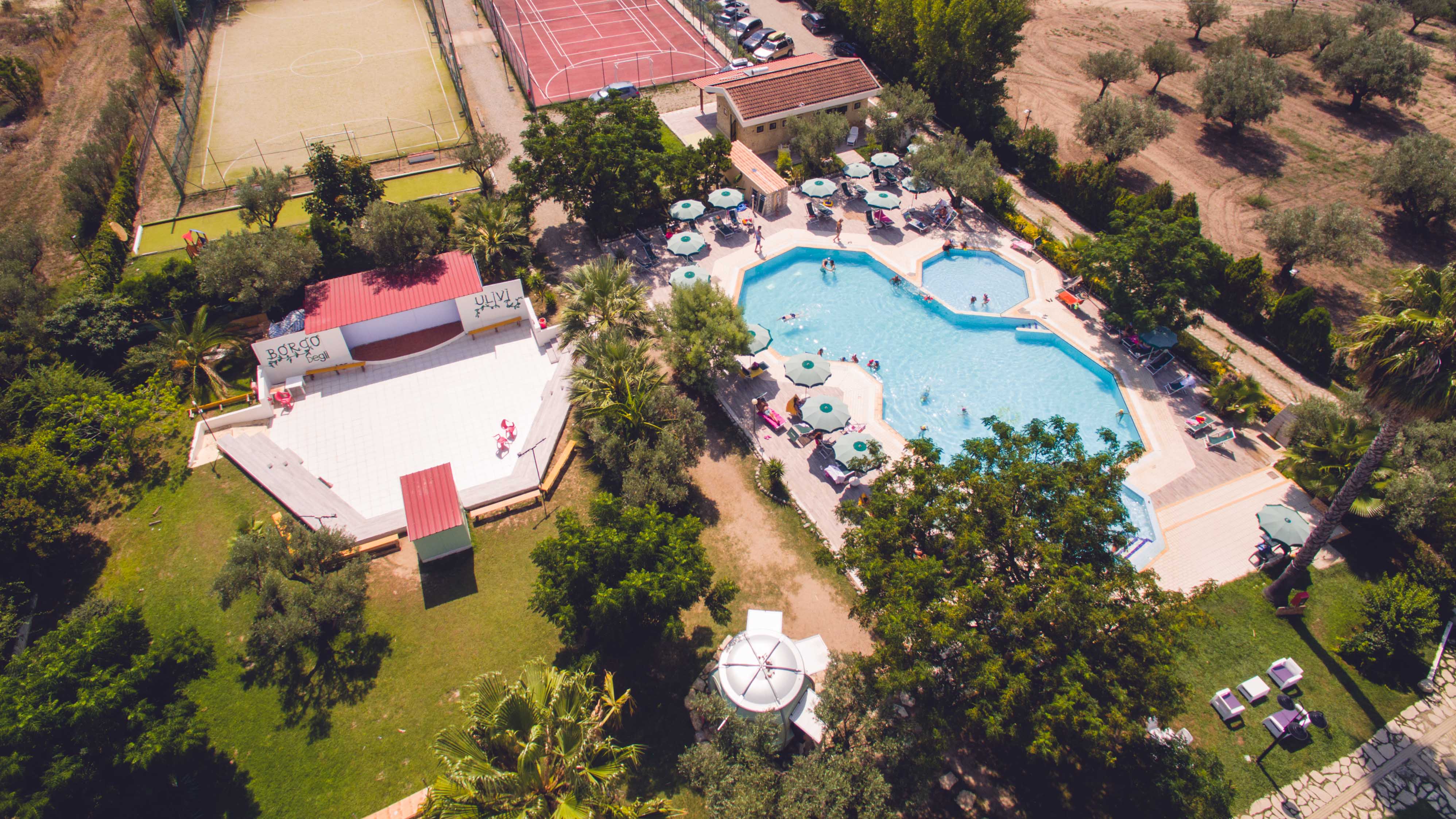 Kalábrie s výletem na Lipary - Villaggio Borgo - bazén a hřiště
