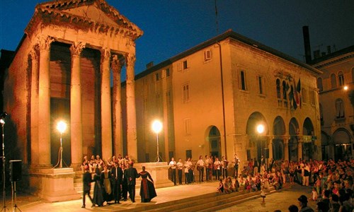 Pula - Pula - historické centrum