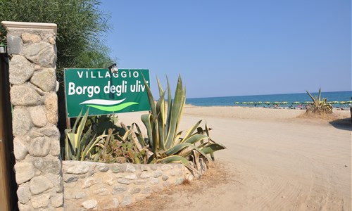 Villaggio Borgo degli Ulivi**** - Villaggio Borgo degli Ulivi - vstup na pláž