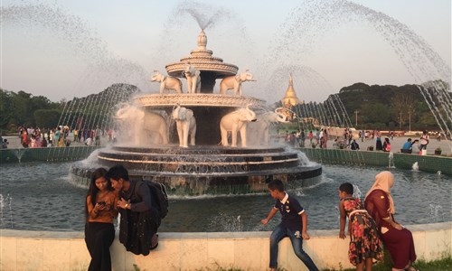 Myanmar - památky, příroda, koupání - Yangon - sloní fontána