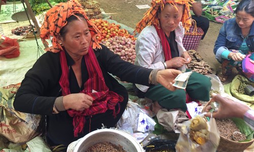 Myanmar - památky, příroda, koupání - Heho - místní trh