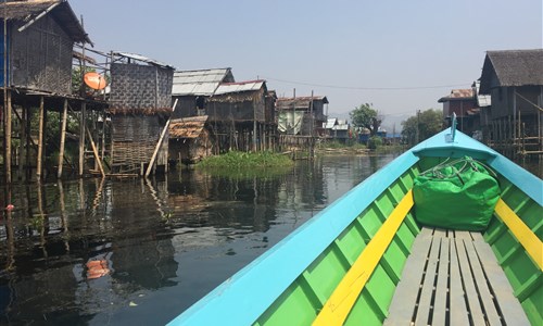 Myanmar - památky, příroda, koupání - Vesnice na jezeru Inle