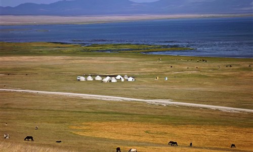 Kyrgyzstán - rajská příroda jezer a hor - Kyrgyzstan - jezero Son-Kul