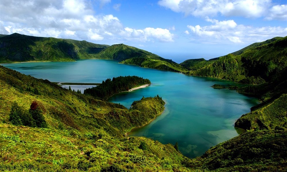 Azorské ostrovy - São Miguel – pěší turistika v zeleném ráji - letecky