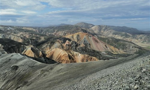 Krásy Islandu s turistikou - Island, pohled z vyhlídkové hory Bláhnukúr na Duhové hory