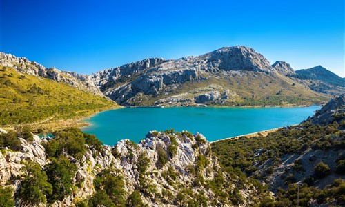 Mallorca s turistikou - nedotčená příroda a tradiční architektura - Cuber přehrada