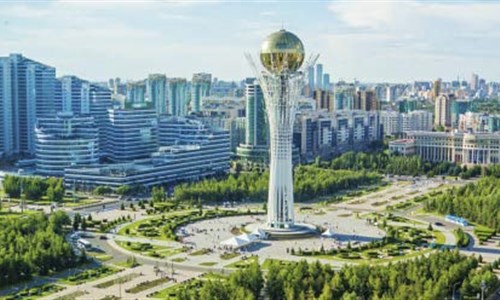 Kazachstán, kráska stepí, velehor a kaňonů - Astana - věž Baiterek