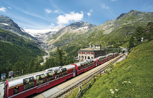 Švýcarsko letecky s panoramatickými vlaky
