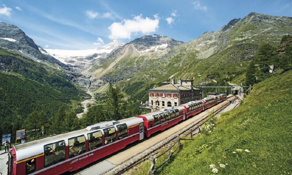 Švýcarsko letecky s panoramatickými vlaky