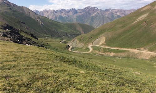 Kyrgyzstán - rajská příroda jezer a hor - Kyrgyzstan