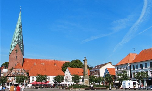 Německá Hanza a Dánsko s luxusní miniplavbou do Osla - Eutin - Marktplatz