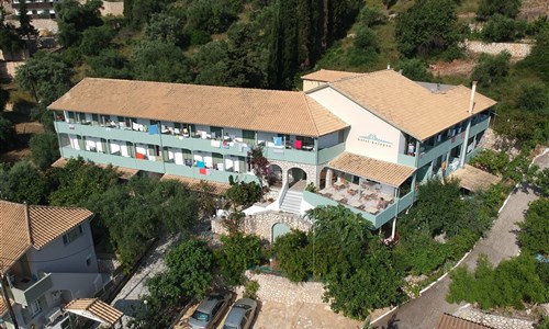 Lefkáda ze západu i východu - Lefkáda, Agios Nikitas - hotel Kalypso
