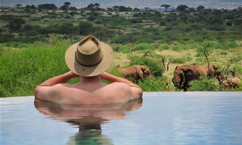 Keňa - Safari v Amboseli a Tsavo West a pobyt u moře - Keňa - nár.park Amboseli, Satao Elerai Camp - výhled z bazénu