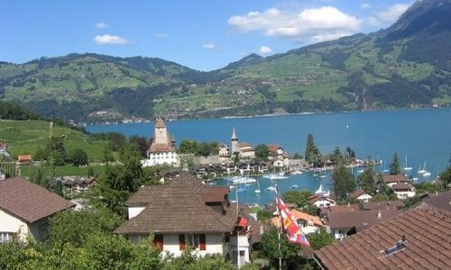 Nejkrásnější města, hory a jezera centrálního Švýcarska - Spiez, Švýcarsko