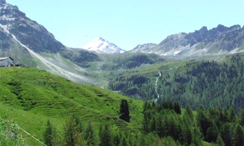 Wallis, kanton plný čtyřtisícovek - Zinal, Švýcarsko