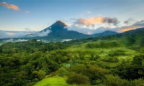 Kostarika od Karibiku po Pacifik - Vulkán Arenal - západ slunce