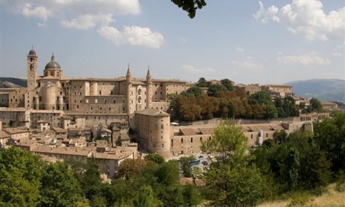Za vínem i auty Ferrari, Kaplickým a městy UNESCO - Republika San Marino