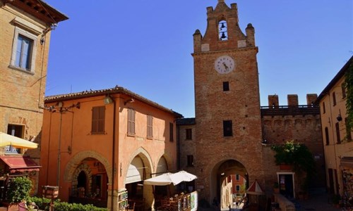Za vínem i auty Ferrari, Kaplickým a městy UNESCO - Republika San Marino