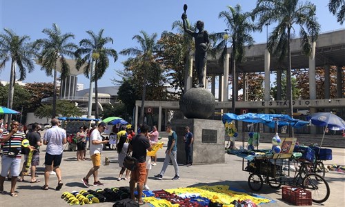 Rio de Janeiro, karneval - Rio - před stadionem Maracana