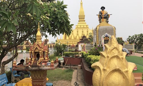 Laos a Kambodža s koupáním - Vientiane - zlatá stúpa That Luang