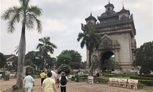 Laos a Kambodža - Vientiane - oblouk Patuxay