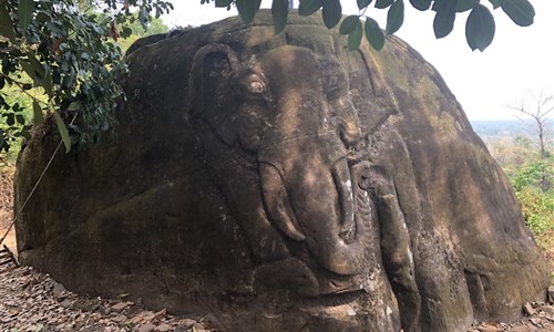 Laos a Kambodža - Jižní Laos - chrám Wat Phou (Unesco), sloní kámen