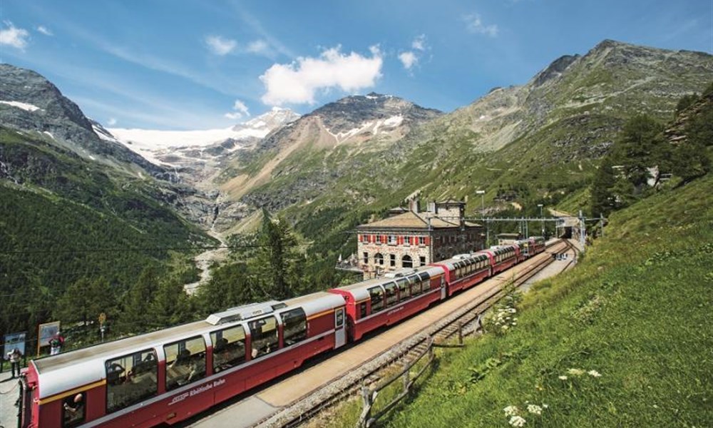 Vinice, palmy a jezera pod horskými štíty s jízdou Bernina Express a ledovcem Diavolezza