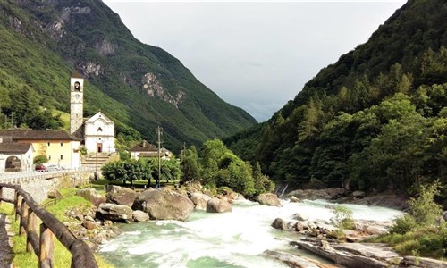 Vinice, palmy a jezera pod horskými štíty s jízdou Bernina Express a ledovcem Diavolezza - Vinice, palmy a jezera