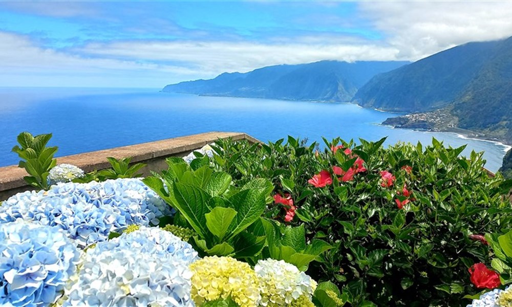 Madeira - květinová a turistická