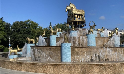 Gruzie s turistikou nejen po Kavkazu - Kutaisi - fontána