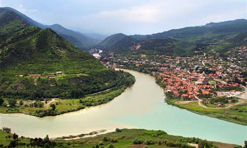 Gruzie s turistikou nejen po Kavkazu - Pohled na soutok řek od kostela Jvari