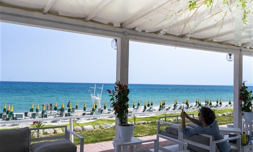 Villaggio Borgo degli Ulivi**** - Posezení u pláže a plážový servis