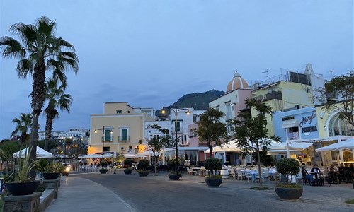 Ischie turistická - Forio, Ischia