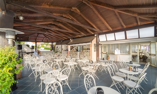 Villaggio Baia d´Ercole**** - Venkovní bar