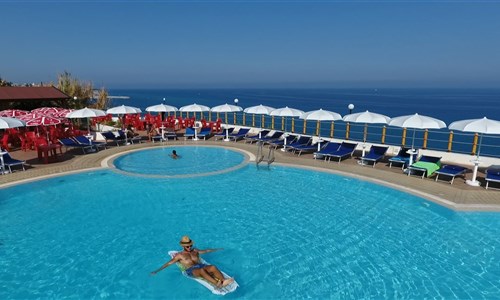 Hotel Poggio di Tropea*** - Hotelový bazén